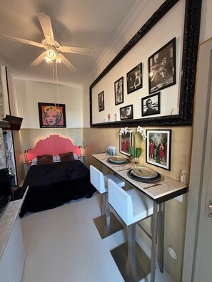 Room - Vrbo Property (Milano)