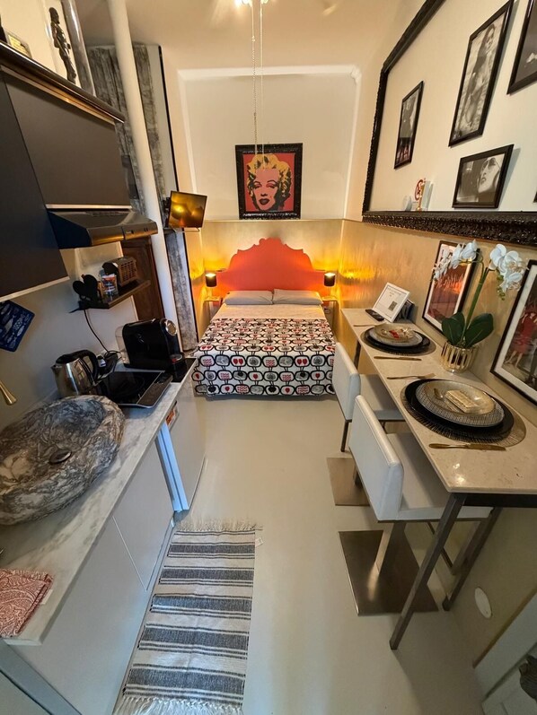 Room - Vrbo Property (Milano)