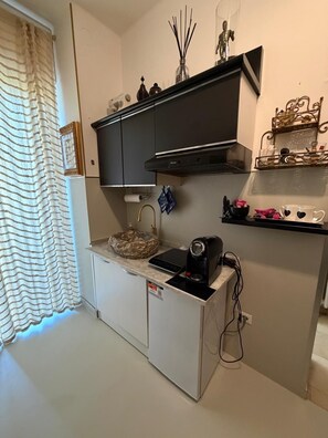 Private kitchen - Vrbo Property (Milano)