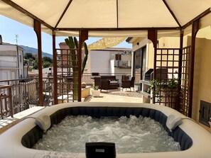 Bain à remous extérieur