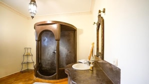 Double Room, 1 Queen Bed, Garden View | Bathroom