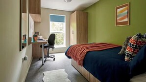 A bedroom with a bed, a desk, and a chair. - Student Only Selly Oak (Birmingham)