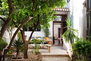 Outdoor dining - Lola Room on the First Floor (Alaró)