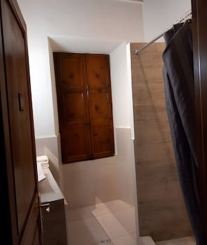 Bathroom - Lola Room on the First Floor (Alaró)