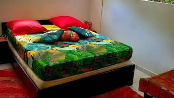 4 bedrooms, iron/ironing board, WiFi, bed sheets
