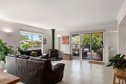 Well placed 4 bed house near Cowes center - sleeps up to 11