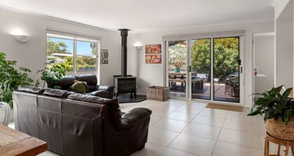 Well placed 4 bed house near Cowes center - sleeps up to 11