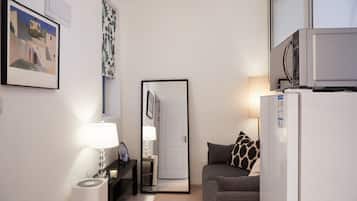 Comfort Suite, City View | Living area