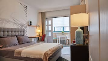 Comfort Suite, City View | Desk, laptop workspace, WiFi (free)