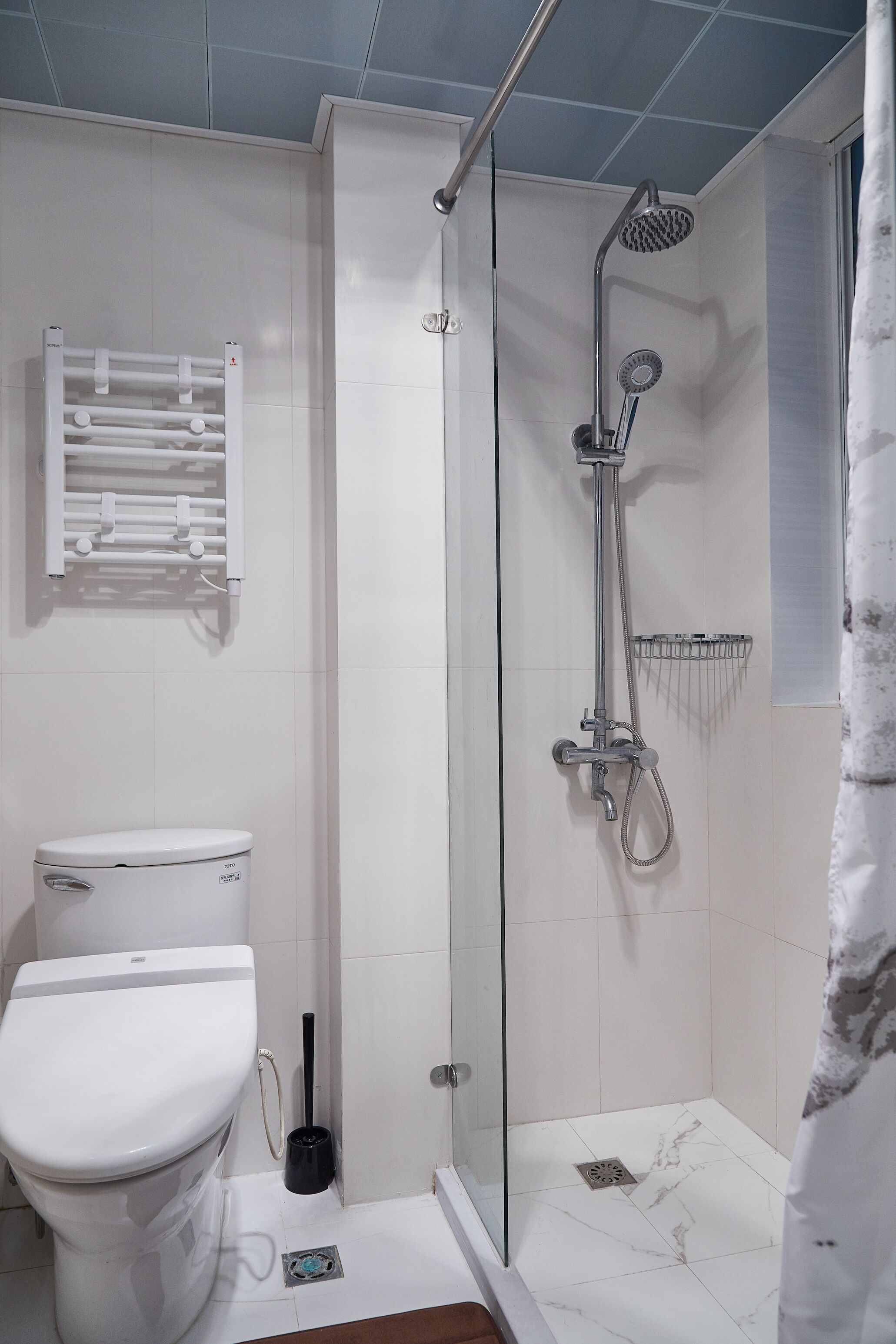 Comfort Suite, City View | Bathroom | Shower, free toiletries, hair dryer, towels