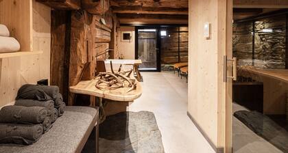 Charming Chalet-style Feeder House