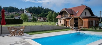 Apartments Bukor with seasonal pool