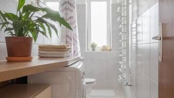 Apartment, Balcony, City View | Bathroom