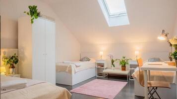 Apartment, Courtyard View | Soundproofing, iron/ironing board, WiFi (free)