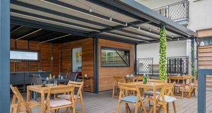 Apartments Bukor with seasonal pool
