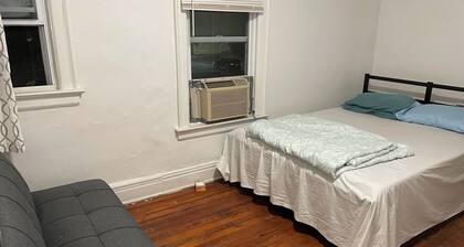 Peaceful 2-bedroom apartment with AC in vibrant Buffalo