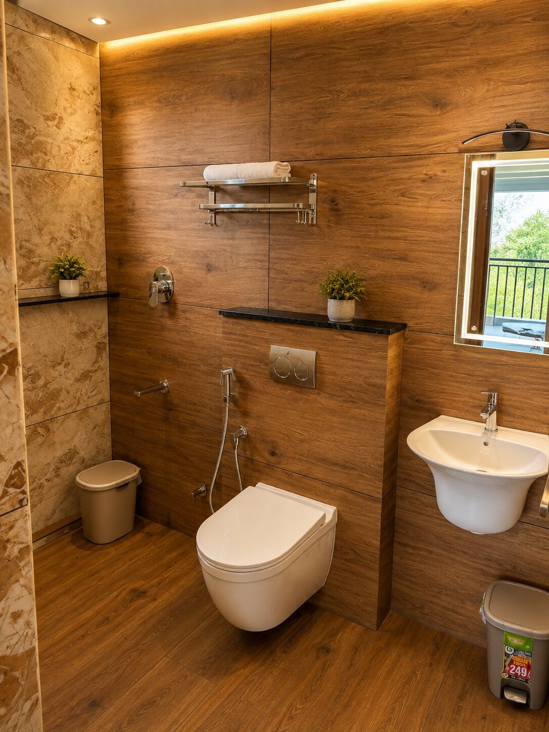 Deluxe Mountain View Room | Bathroom | Shower, free toiletries, towels, soap