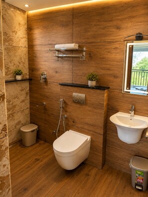 Deluxe-Doppelzimmer, Bergblick | Badezimmer