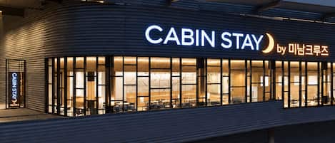 A modern building with a sign that reads 'CABIN STAY by 마단코루조'.