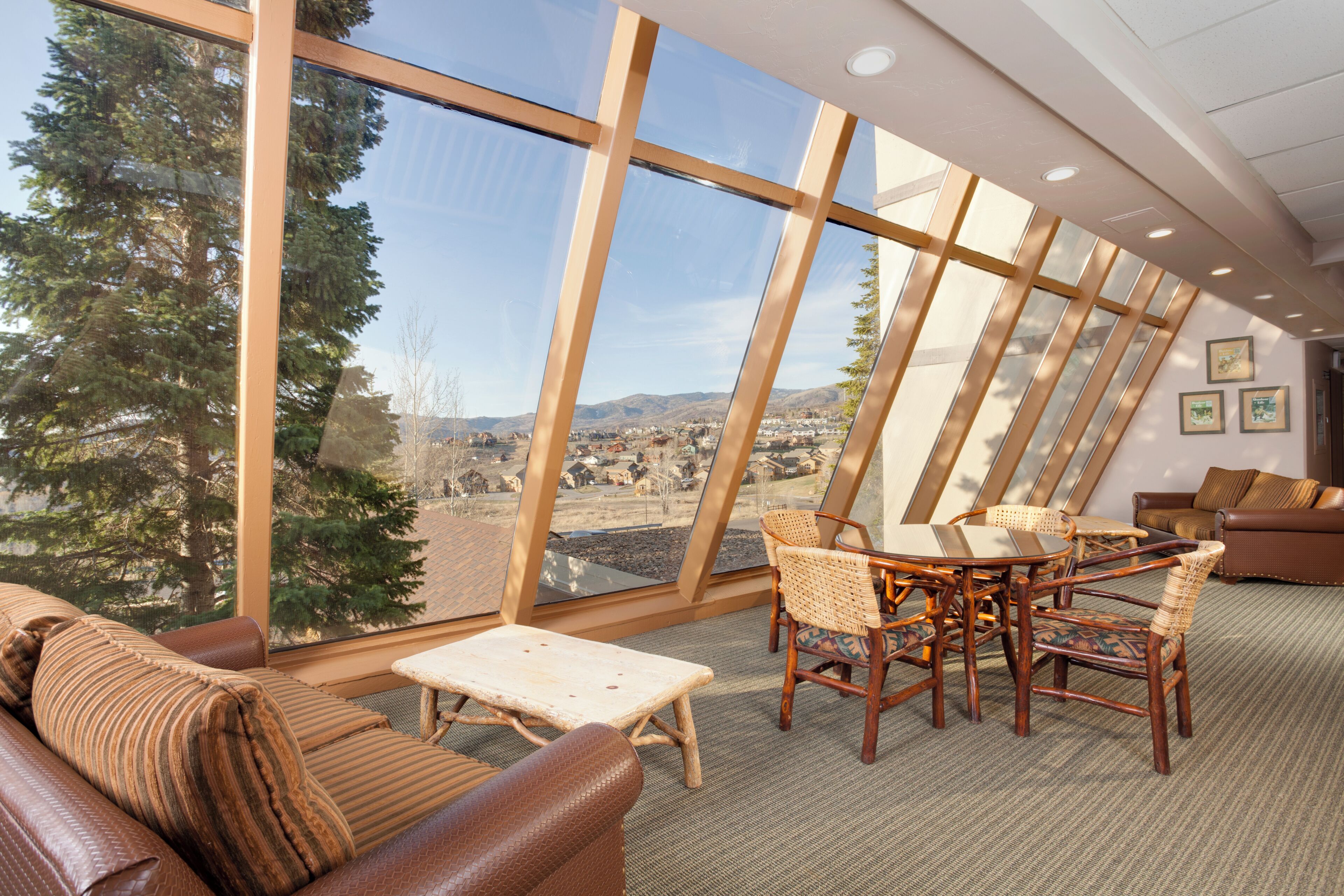 Steamboat Springs Hilltop | 2br With Kitchen | Free Parking - Steamboat Springs, CO