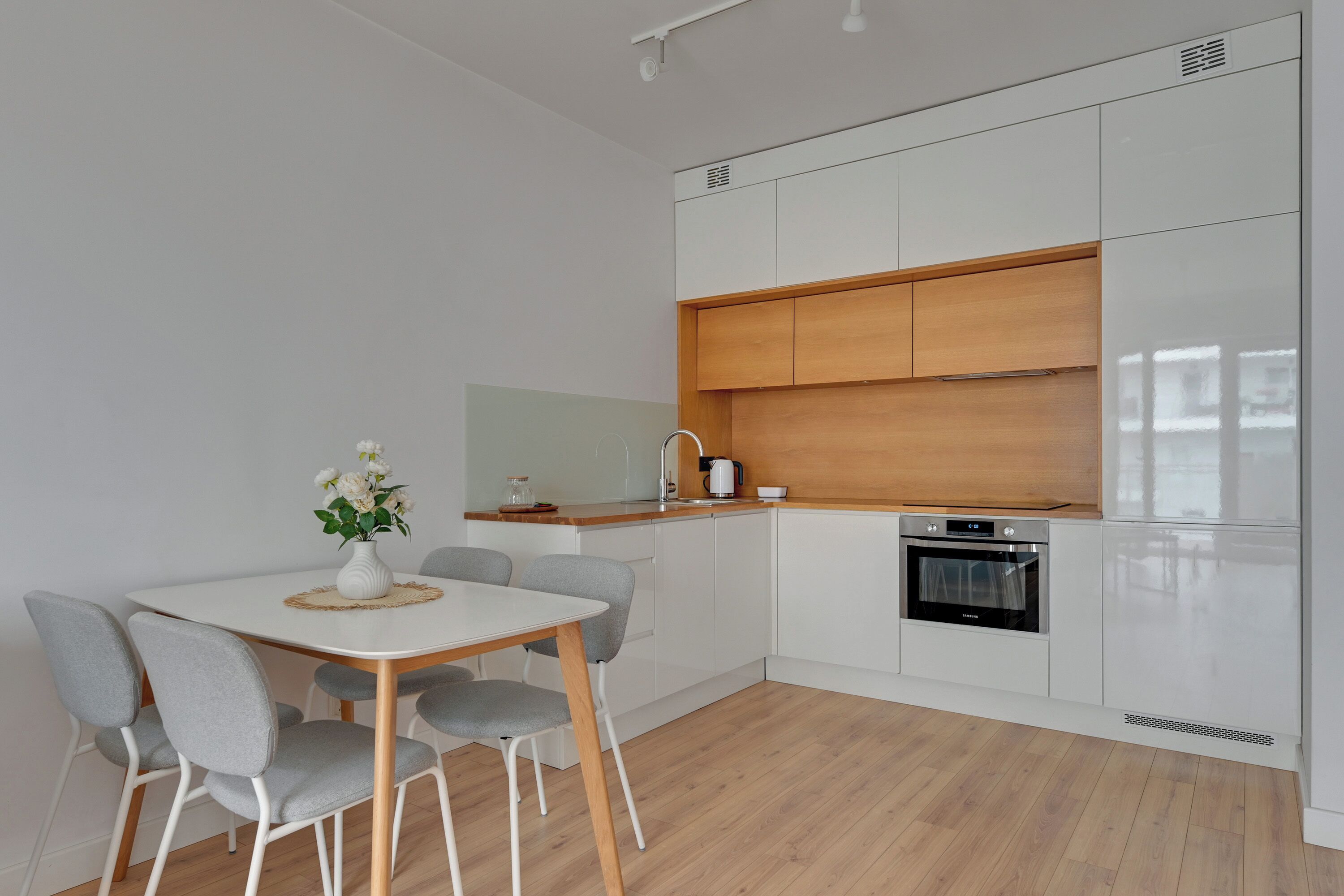 Comfort Apartment, Balcony, City View | Dining