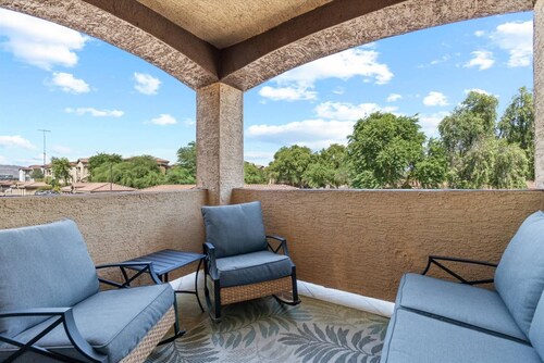 3BR Mesa Getaway | Pool, Hot Tub, Gym, Clubhouse, Basketball + Room for the Whole Family
