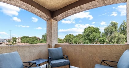 3BR Mesa Getaway | Pool, Hot Tub, Gym, Clubhouse, Basketball + Room for the Whole Family