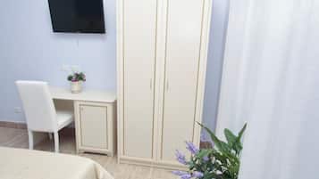 Iron/ironing board, Internet, bed sheets