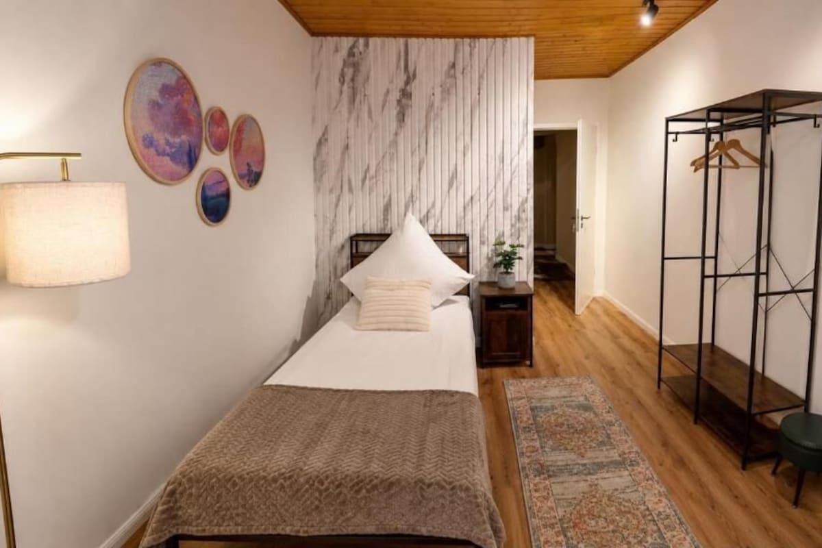 Deluxe Single Room, Balcony, Courtyard View