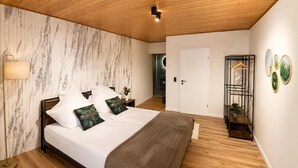 Deluxe tweepersoonskamer, balkon, uitzicht op de binnenplaats | Gratis wifi