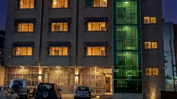 Ảnh chưa phân loại, 1 trong số 6 ảnh, nút