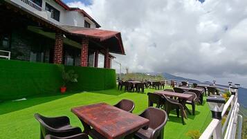 Double or Twin Room | Outdoor dining