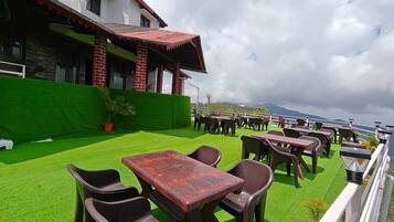 Double or Twin Room | Outdoor dining