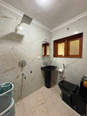 Kamar Keluarga | Kamar mandi