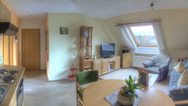 A compact living space with a kitchen, dining area, and seating. - Apartment 'FeWo "Ober Stube"' with Shared Garden and Wi-Fi (Marienberg)