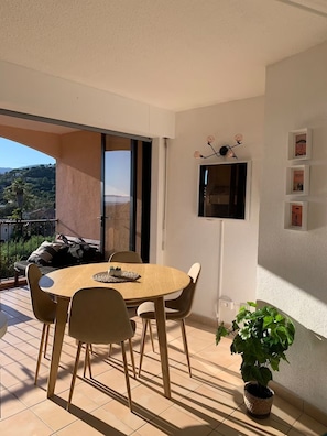 Unclassified image, 5 of 16, button - Vrbo Property (La Croix-Valmer)