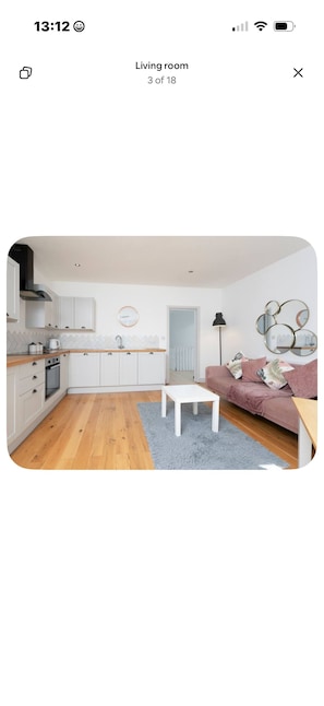 Interior - Cardiff Central Apartment. 8 mins to town/station (Cardiff)