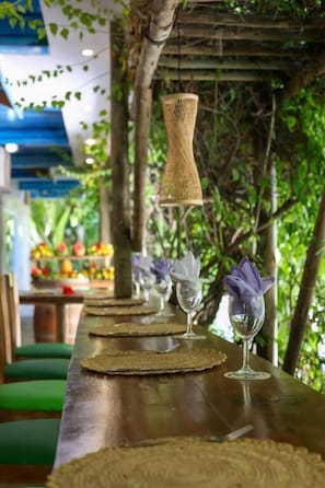 Outdoor dining - Sibert Residence (La Digue)