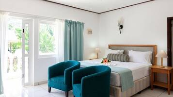 Desk, free WiFi, bed sheets