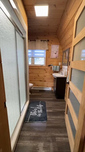 Bathroom - Pretty’s Oasis (Dildo)