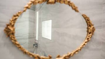 Deluxe Villa, Balcony, Sea View | Bathroom