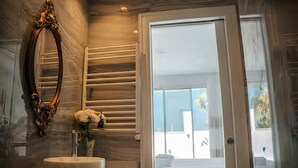 Biệt thự Deluxe, ban công, quang cảnh biển | Phòng tắm