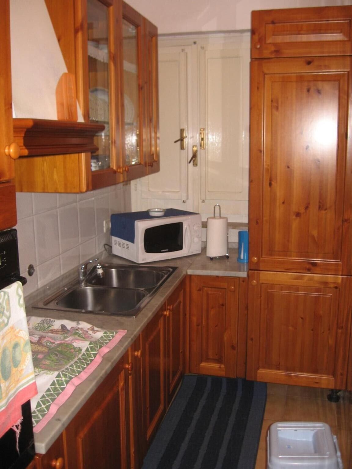Fridge, oven, stovetop, electric kettle