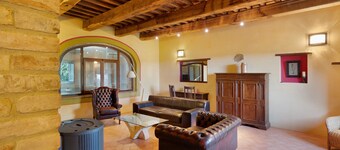 Country House 'Casale San Pietro' with Mountain View, Private Terrace and Wi-Fi