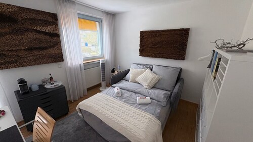 Studio Apartment 'Wohnen Mit Kunst in Koeln' with Wi-Fi