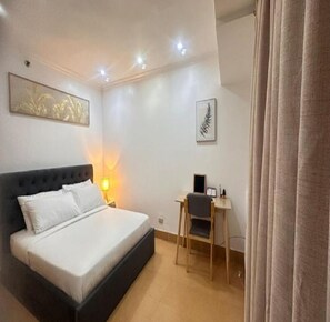 Room - 2BR Condo w/ Free Parking near SM North & Trinoma (Quezon City)