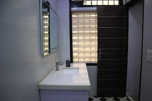Bathroom - The Royal Suites (Delhi)