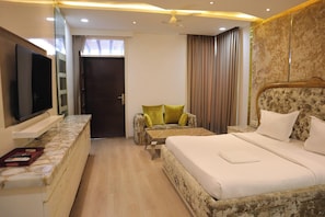 Room - The Royal Suites (Delhi)