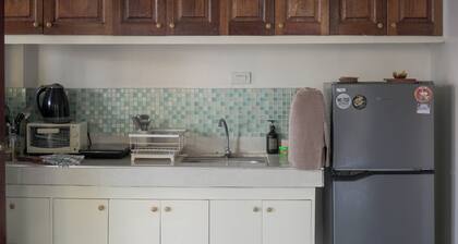 2BR Simple Budget Homestay, Beach, Parking, Wi-fi