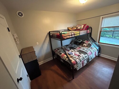 Large Newly Remodeled Lake House Right on the Water Sleeps 24